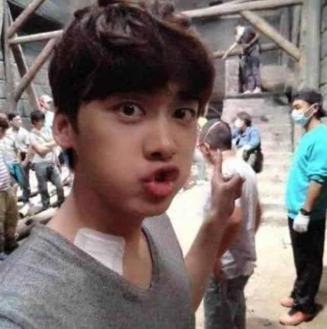 男明星洗澡,男明星洗澡新體驗(yàn)，科技重塑日常，開啟智能沐浴新時(shí)代