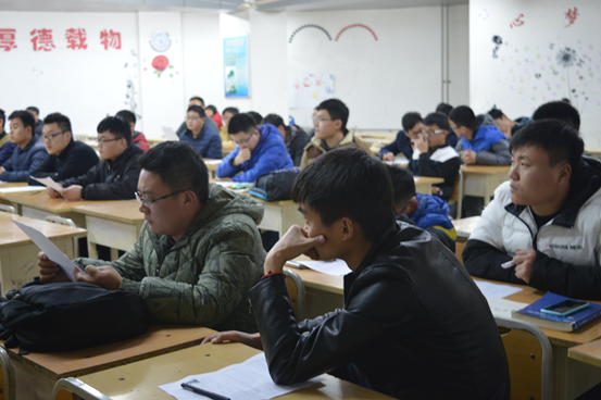 魏橋鋁電最新招聘信息，開(kāi)啟鋁電職業(yè)之旅，學(xué)習(xí)與成長(zhǎng)并行之路。